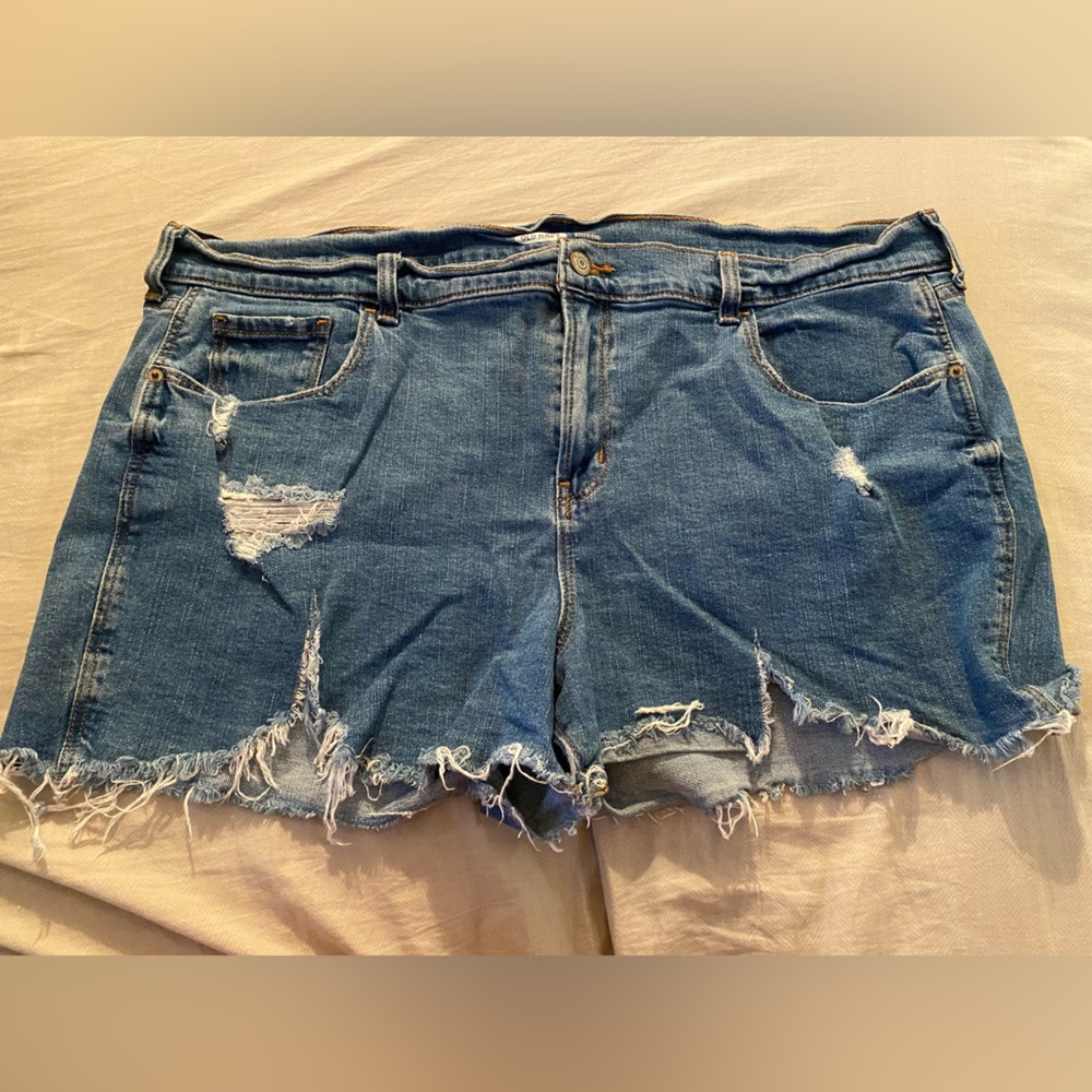 Old Navy mid-rise boyfriend shorts